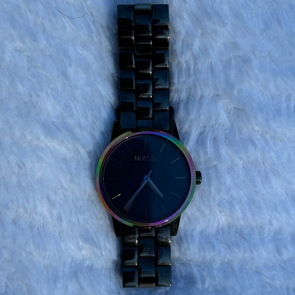Men’s Holographic Nixon Watch - Picture 3 of 3